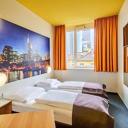 บีแอนด์บี โฮเต็ล แฟรงค์เฟิร์ต-เอชบีเอฟ Hotel Frankfurt am Main ภายนอก รูปภาพ