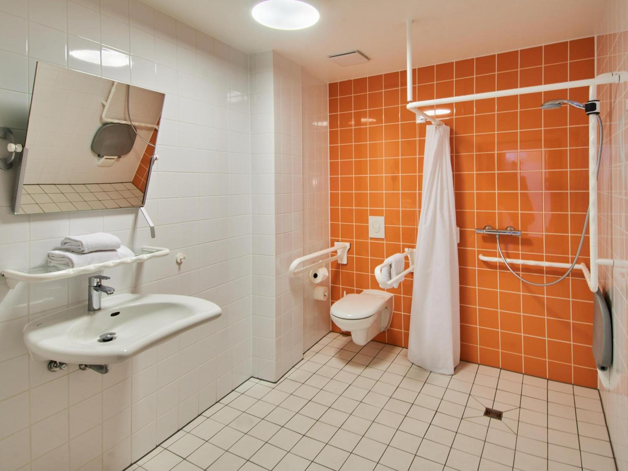 บีแอนด์บี โฮเต็ล แฟรงค์เฟิร์ต-เอชบีเอฟ Hotel Frankfurt am Main ภายนอก รูปภาพ