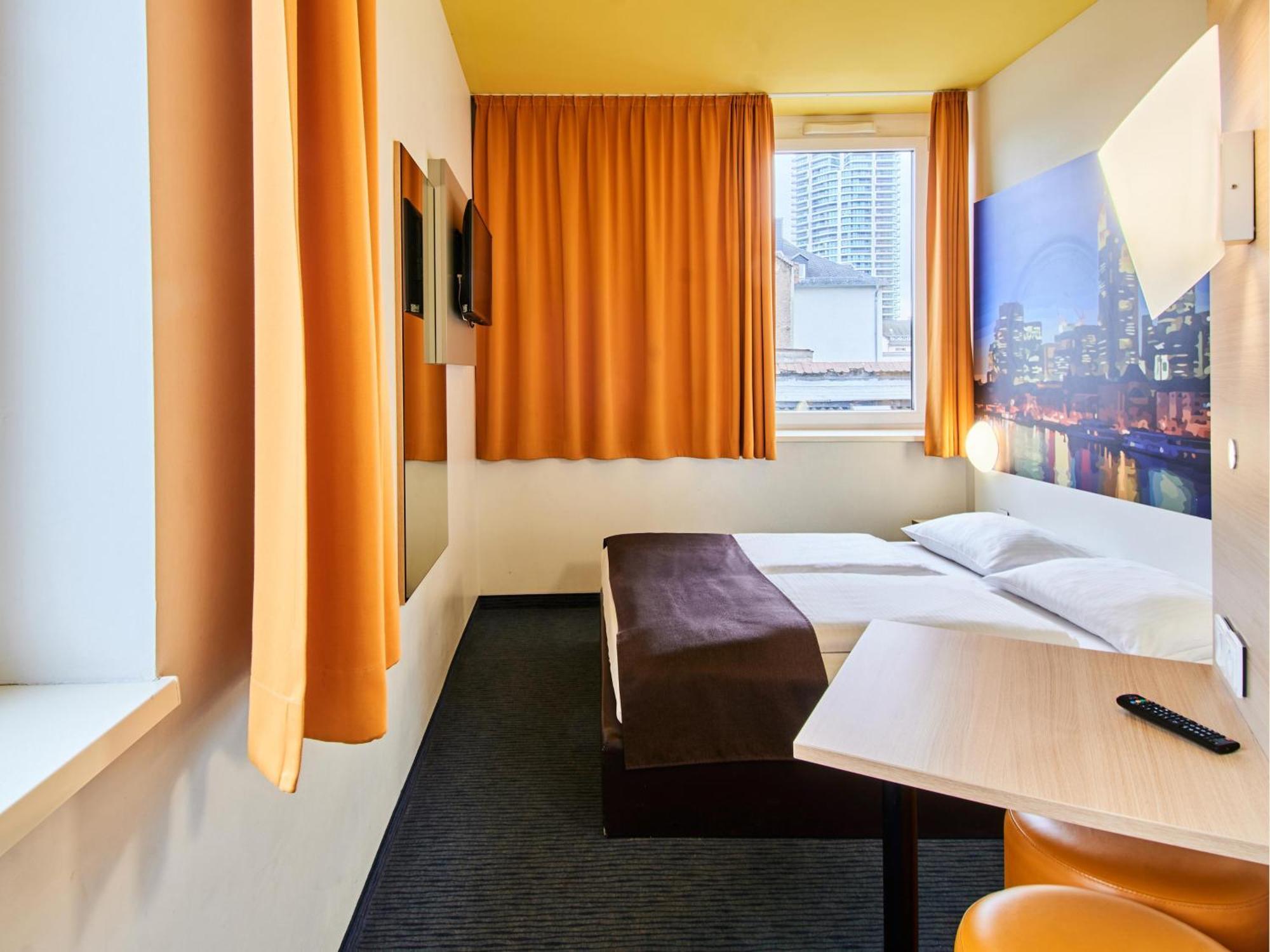 บีแอนด์บี โฮเต็ล แฟรงค์เฟิร์ต-เอชบีเอฟ Hotel Frankfurt am Main ภายนอก รูปภาพ