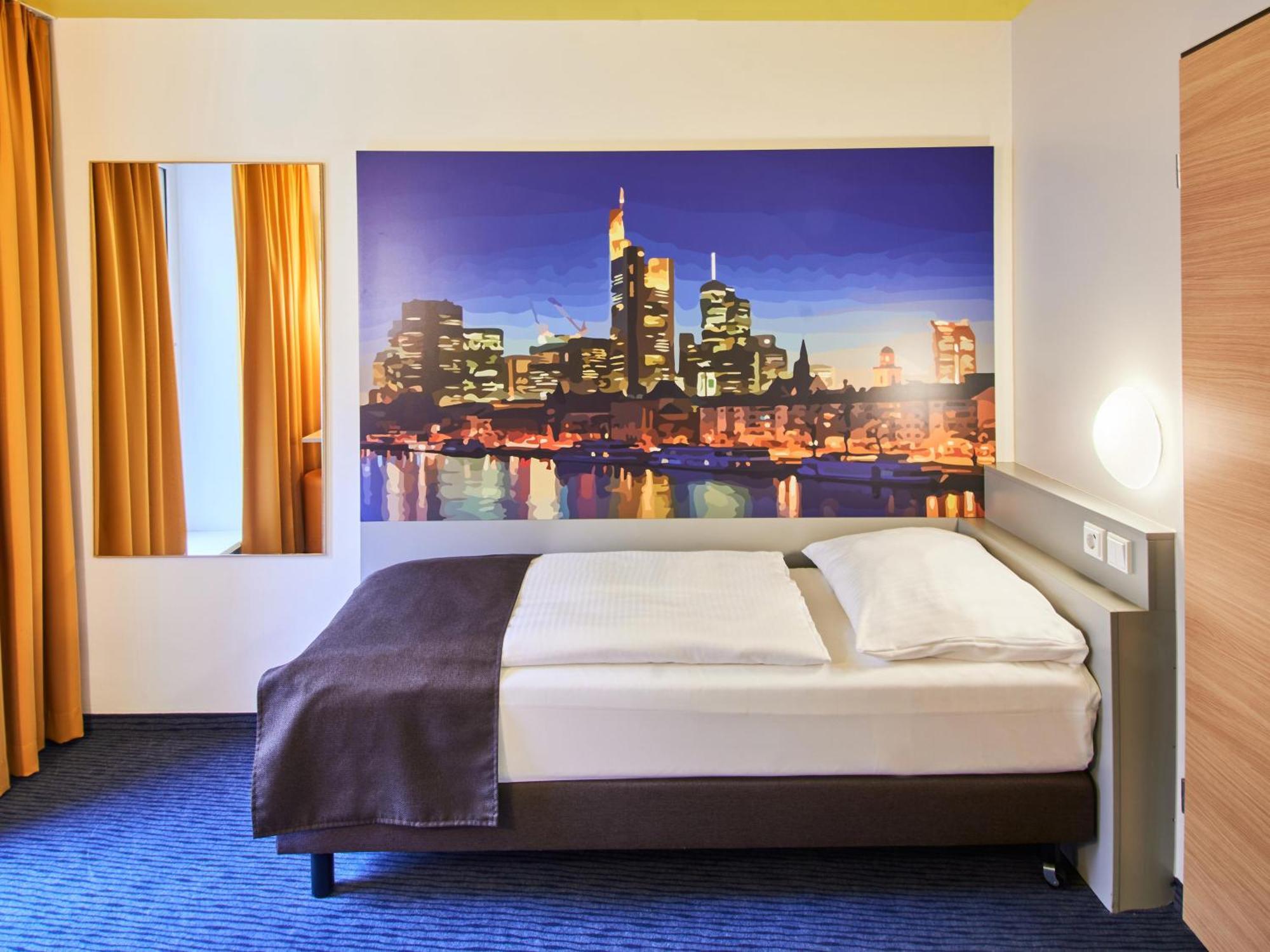บีแอนด์บี โฮเต็ล แฟรงค์เฟิร์ต-เอชบีเอฟ Hotel Frankfurt am Main ภายนอก รูปภาพ
